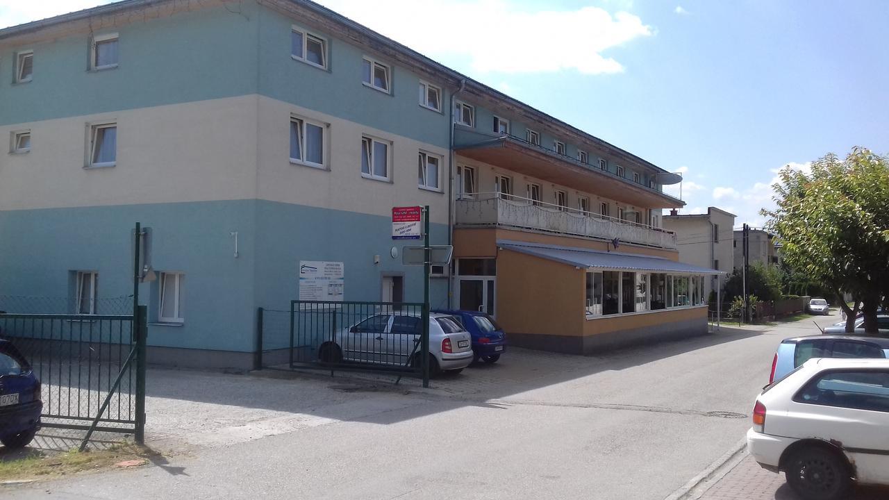 Penzion Anton Teplička nad Váhom Esterno foto