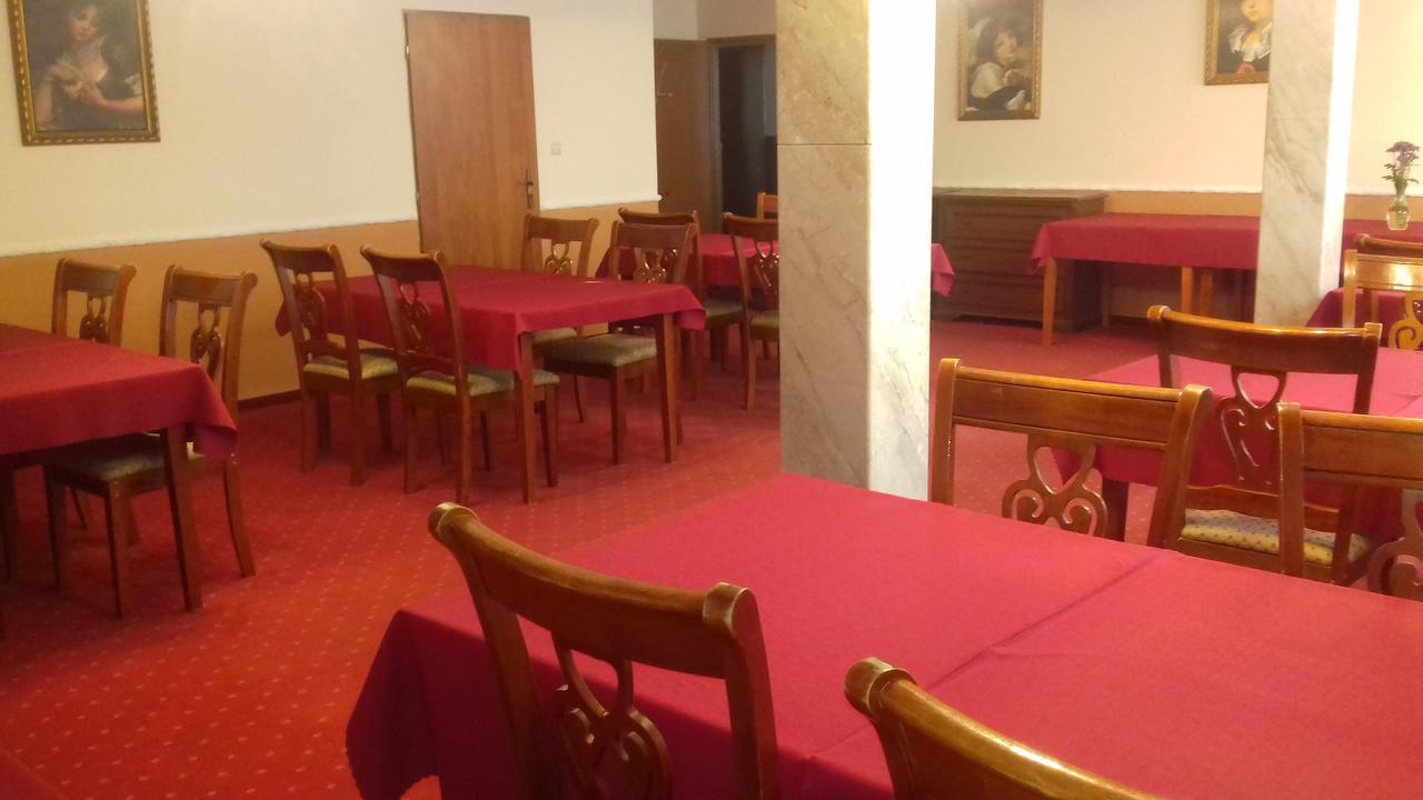 Penzion Anton Teplička nad Váhom Esterno foto