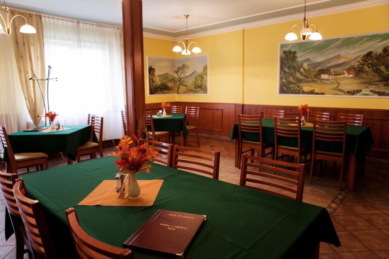 Penzion Anton Teplička nad Váhom Esterno foto